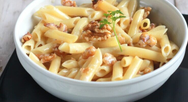 MACARRONES CON QUESO GORGONZOLA Y NUECES