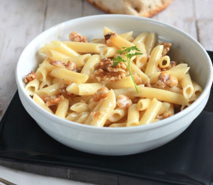 MACARRONES CON QUESO GORGONZOLA Y NUECES