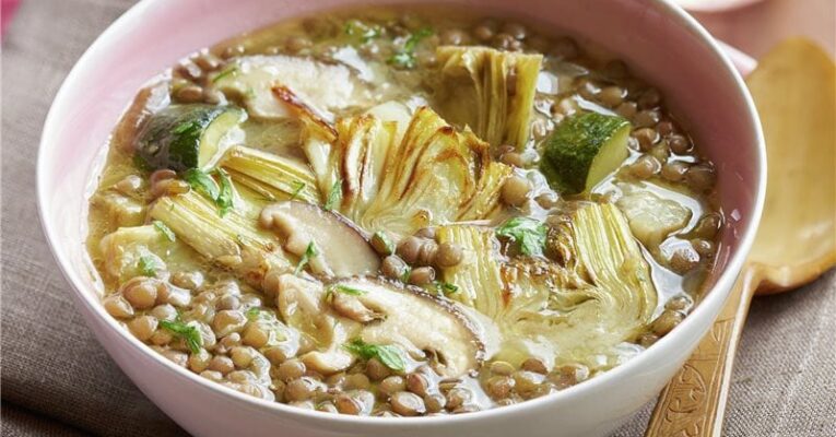 LENTEJAS GUISADAS CON SETAS Y ALCACHOFAS